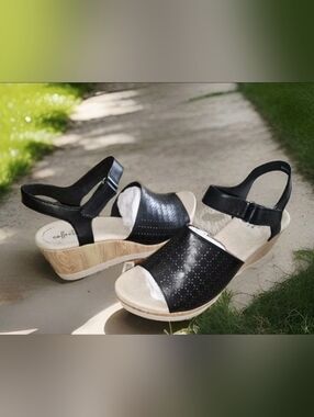 🔥New! Clarks 11 US Women's Premium Leather Comfort Wedge Platform Sandal -Black